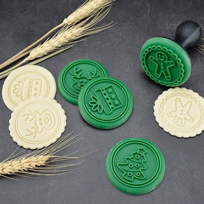 Ein guter Preis. Silikon Weihnachts-Cookie-Schneider Briefmarken, 3D-Weihnachts-Cookie-Formen, süßes Weihnachts-Design-Cookie-Bäckwerkzeug Online
