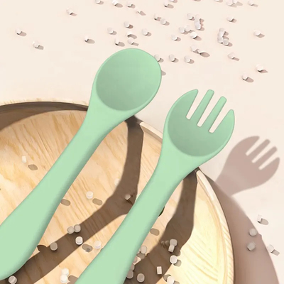 Baby-ungiftige Silikon-Küchen-Produkt-Gabel und Löffel praktisch