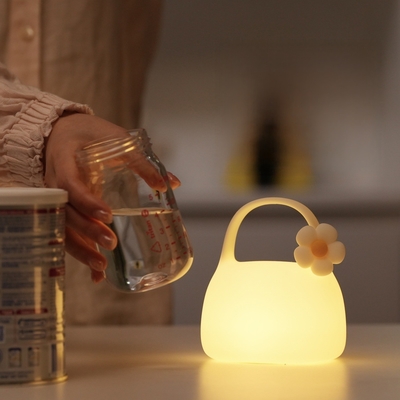 Ein guter Preis. Wasserdichtes Silikon-Nachtlicht 109g Squishy Nachtlicht für Kinder Wiederaufladbar Online