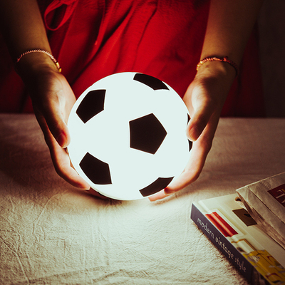 Ein guter Preis. Fußball Nachtlicht Fußballlampe Licht für Kinderzimmer 16 Farben Batteriebetriebene LED Wiederaufladbares Zimmer Kinderzimmer Nachtlicht Online