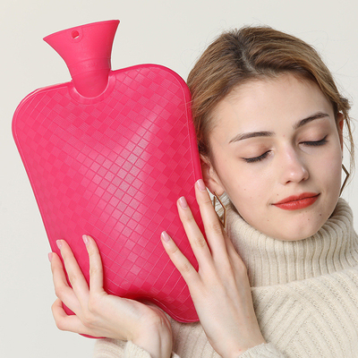 Ein guter Preis. Weichgummi Warmwasserflasche mit Deckel, Warmwasserbeutel 3 Liter zur Schmerzlinderung Online