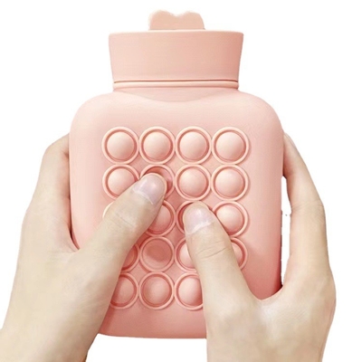 Ein guter Preis. 1L Warmwasserflasche zur Schmerzlinderung, BPA-frei und aus Lebensmittelsilikon, Soft Cover inklusive Online